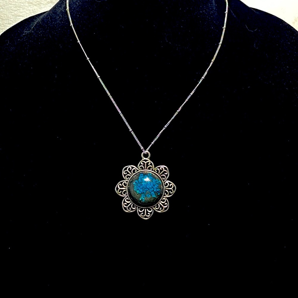 Frozen Flower Pendant w silver beaded chain